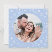 Blauw wit bloemenkrans Save the Date fotokaart (Achterkant)
