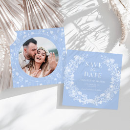 Blauw wit bloemenkrans Save the Date fotokaart