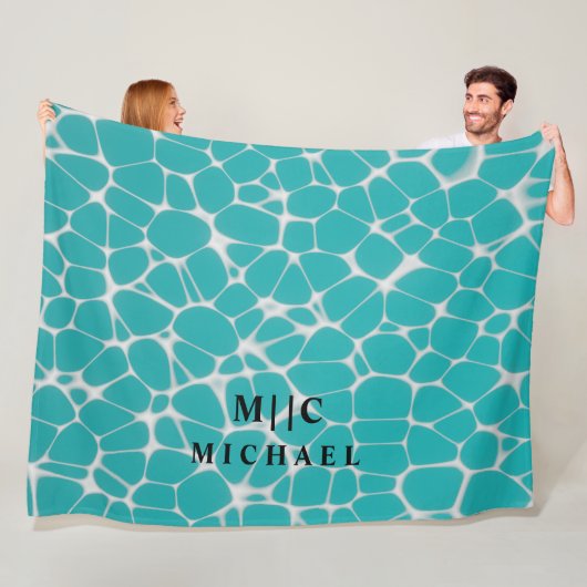 Blauw-wit eenvoudig modern monogram fleece deken (In situ)