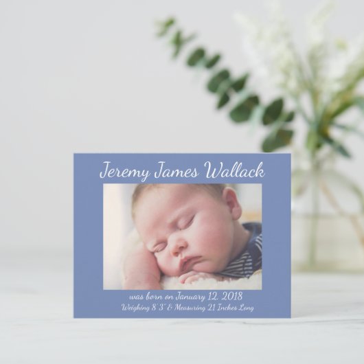 Blauw Wit Eenvoudige Baby Boy Verjaardag Aankondig Aankondigingskaart (Staand voorkant)