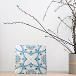 Blauw wit, gekraakt, eenzijdig uitziend mozaïek tegeltje<br><div class="desc">Uniek decoratief ontwerp van keramische tegel met een gekraakt,  stenen vormend geometrisch patroon in tinten blauw en wit.</div>