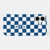 Blauw wit geruit patroon met monogram iPhone 16 hoesje (Achterkant horizontaal)