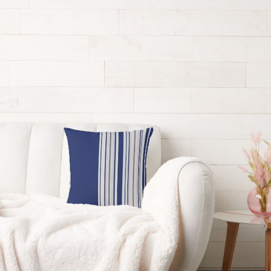 Blauw & Wit gestreept kussen met zwarte accenten (Bank)