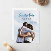 BLAUW WIT KLASSIEKE SCAN QR SAVE THE DATE NOTITIEKAARTJE (Voorkant / Achterkant in situ)