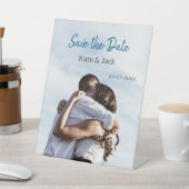 BLAUW WIT KLASSIEKE SCAN QR SAVE THE DATE RECLAMEBORD MET VOETSTUK (Insitu)