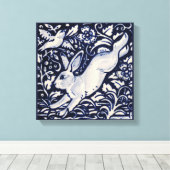 Blauw Wit Konijnenhaas Konijnenvogel Bloemenbos Canvas Afdruk (Insitu (Houten vloer))