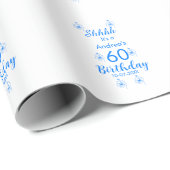 Blauw wit mauve shhhh 60ste verjaardag bloemnaam cadeaupapier (Rol Hoek)