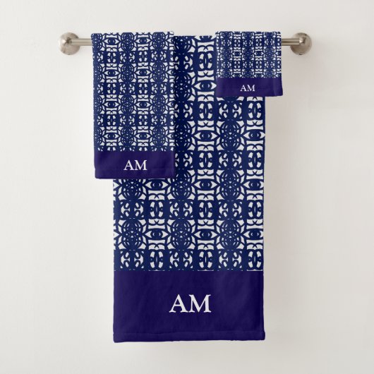 Blauw & Wit Modern Abstract Patroon en Monogram Bad Handdoek (Insitu)