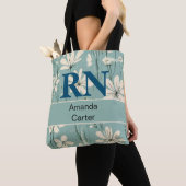 Blauw Wit Modern Daisy Gepersonaliseerde Naam RN V Tote Bag (Dichtbij)