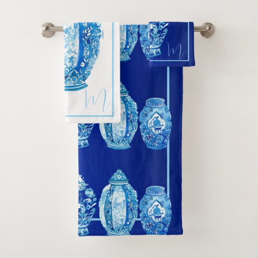 Blauw Wit Monogrammed Elegant Ginger Jar Bad Handdoek (Insitu)