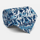 Blauw Wit Retro Ikat Patroon 2 Monogram Initialen Stropdas (Opgerold)