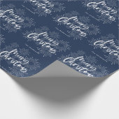 Blauw-wit script vrolijk kerstfeest cadeaupapier (Hoek)