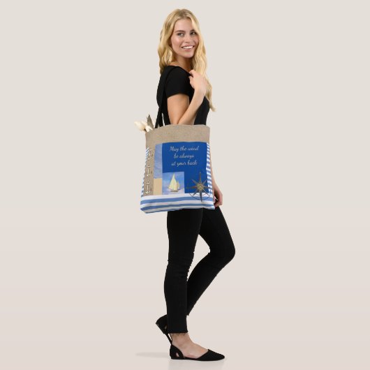 Blauw & Wit Streep Nautisch Zeil Tote Bag (Op model)