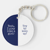 Blauw wit team kleuren spelen als een meisje baske sleutelhanger (Achterkant)