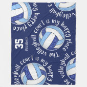 Blauw wit volleybalveld is mijn gelukkige plek fleece deken (Voorkant)