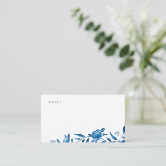 Blauw & wit waterverf bloemenbruiloft plaats kaart plaatskaartje (Staand voorkant)