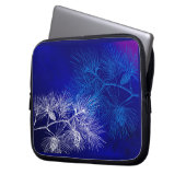 Blauw wit winterpatroon laptop sleeve (Voorkant Links)