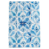 Blauw Witte Batik Bloemige Bruiloftsontvangst Medium Cadeauzakje (Achterkant)