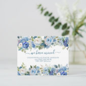 Blauw Witte Bloem Bloemen Script Verhuizen Aankondigingskaart (Staand voorkant)