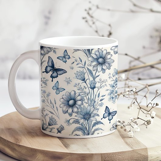 Blauw-witte  bloemen en vlinderkoffie koffiemok