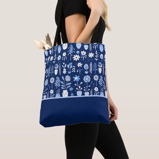 Blauw-witte bloemen in vazen, kleurenblok tote bag (Dichtbij)