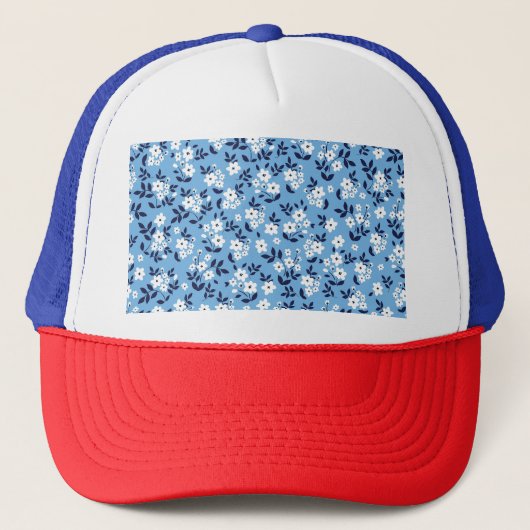 Blauw, witte bloemen:  trucker pet (Voorkant)