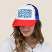 Blauw, witte bloemen:  trucker pet (In situ)