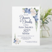 Blauw-witte bloemendiner en Drinken 85ste verjaard Kaart (Staand voorkant)