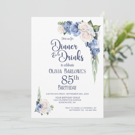 Blauw-witte bloemendiner en Drinken 85ste verjaard Kaart (Staand voorkant)