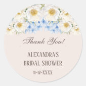 Blauw witte bloementuin bruidsfeest bedankt ronde sticker (Voorkant)