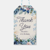 Blauw Witte Bloemige Verjaardag Vrouw Dank Je Cadeaulabel (Voorkant)