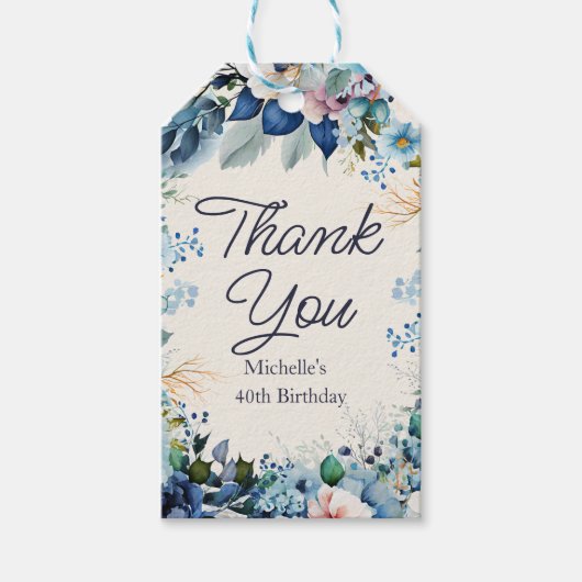 Blauw Witte Bloemige Verjaardagskaart voor Vrouwen Cadeaulabel (Voorkant)