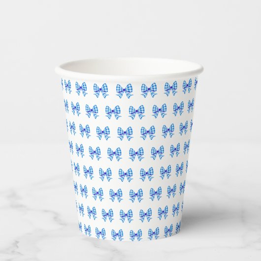 Blauw-witte gingham boog patroon papieren bekers (Voorkant)