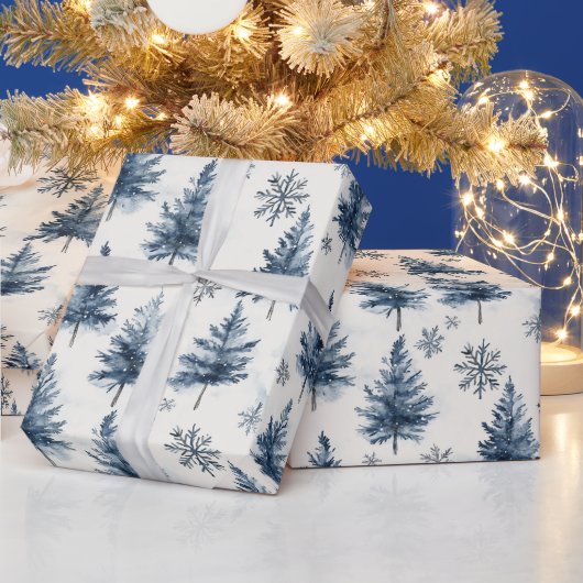Blauw Witte Kerstbomen Sneeuwvlokken Cadeaupapier (Feestdagen)