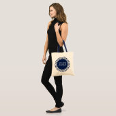 Blauw-witte krans met  monogram tote bag (Voorkant (model))