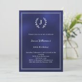 Blauw-witte monogram krans verjaardag kaart (Staand voorkant)