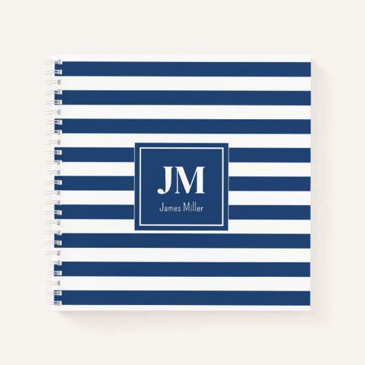 Blauw-witte nautische strepen Monogram Notitieboek (Voorkant)