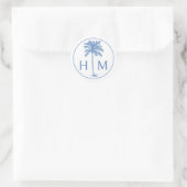 Blauw-witte palmboom Monogram Ronde Sticker (Tas)