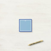 Blauw-witte randen monogram post-it® notes (Op bureau)