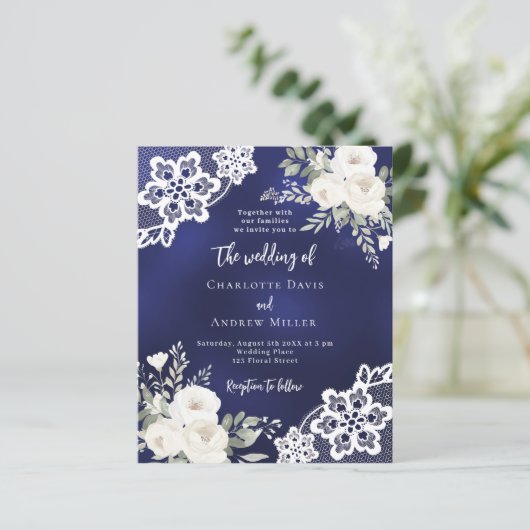 Blauw witte rozen kant bruiloft uitnodiging (Staand voorkant)