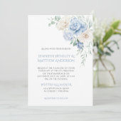 Blauw-witte rozen, pioenen bruiloft uitnodiging (Staand voorkant)