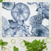 Blauw-witte schelpen Kustontwerp Theedoek (Gevouwen)