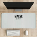 Blauw-witte streep gepersonaliseerde moderne elega bureaumat<br><div class="desc">Moderne minimale typografie meisjesachtige baby stoffige blauw-witte streep elegante eenvoudige unieke gepersonaliseerde cadeau bureau mat ontwerp.</div>