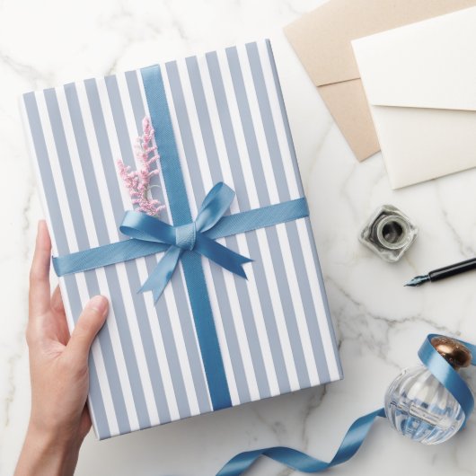 Blauw Witte Strepen Verjaardag Cadeaupapier (Geschenken)