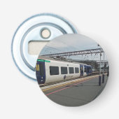 Blauw-witte trein button flesopener (Voorkant)