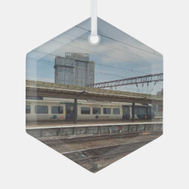 Blauw-witte trein, voor een gebouw glas ornament