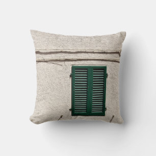 BLAUW WOODEN VENSTER WIT CONCRETE WALL KUSSEN