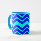 Blauw Zig Zag Chevron Patroon Design Mok (Voorkant links)