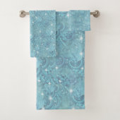 Blauw zijdeherhalingspatroon en witte sparren bad handdoek (Insitu)