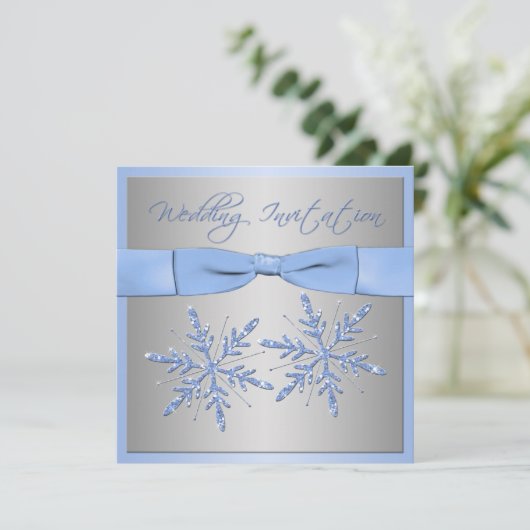 Blauw, Zilver Grijs Sneeuwvlokken Bruiloft Uitnodi Kaart (Staand voorkant)